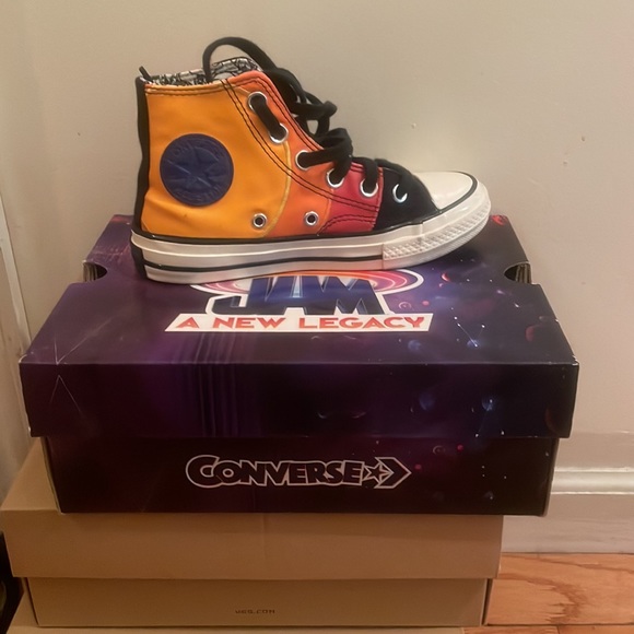 Space Jam Converse worn one time/ two laces - Picture 4 of 8